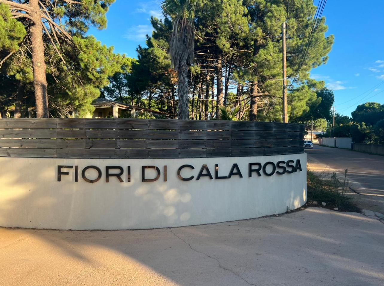 Fiori Di Cala Rossa Residence Hoteliere Lecci Exterior foto