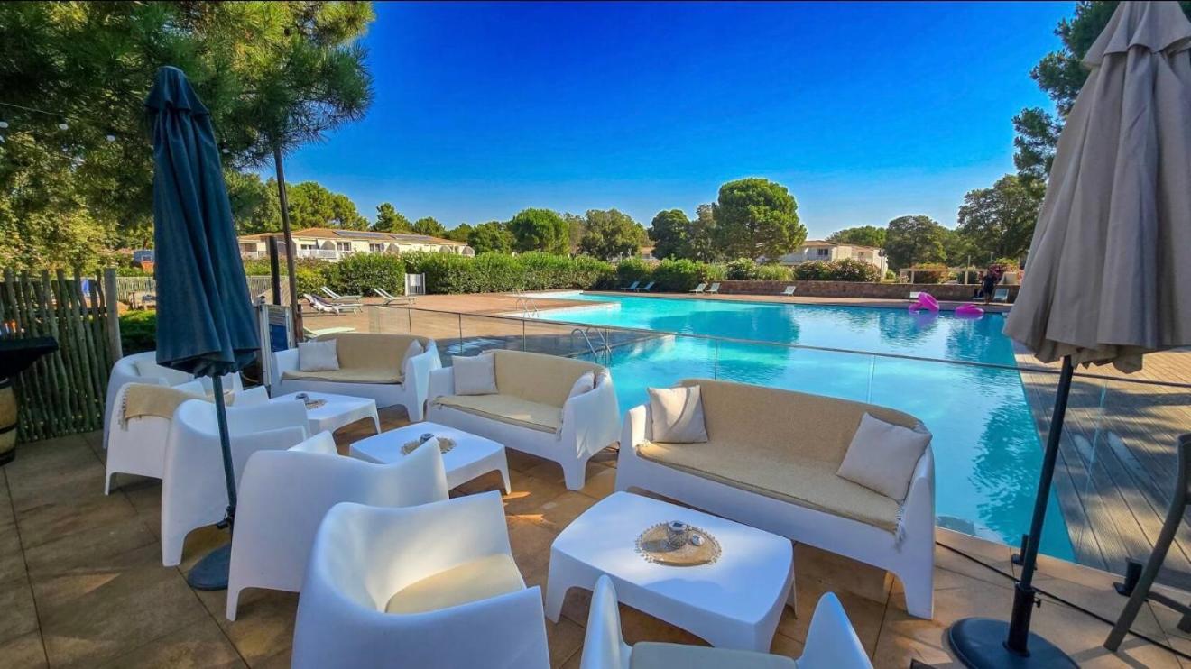 Fiori Di Cala Rossa Residence Hoteliere Lecci Exterior foto
